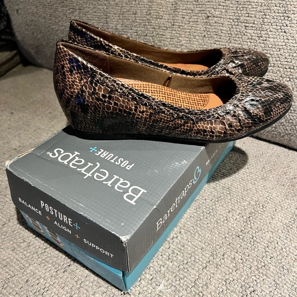 Bare trap Norma brown new with box snakeskin neutral w arch support